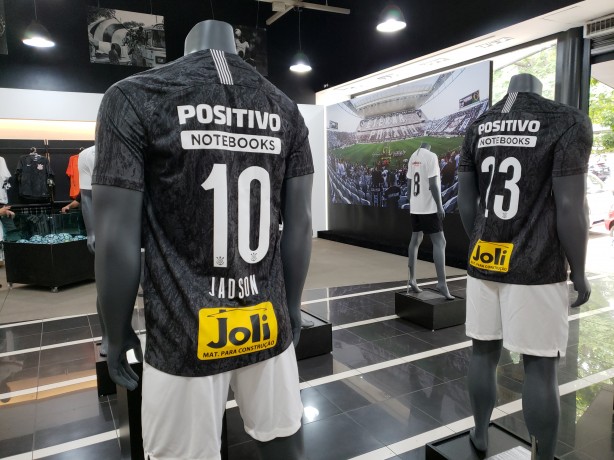 Camisa 2 com os novos patrocinadores (BMG e Joly)