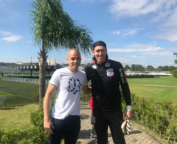 Julio Cesar visitou Cássio no CT do Corinthians ano passado