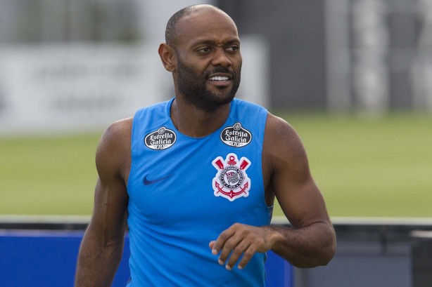 Atacante Vagner Love está de volta ao Corinthians e já treina no CT