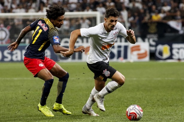 Avelar em partida contra o RB Brasil, pelo Paulistão 2019