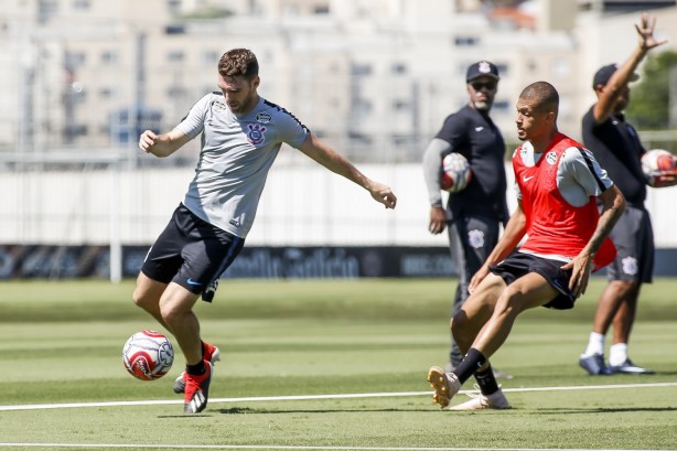 Boselli e o jovem João Victor no treino de hoje no CT Joaquim Grava