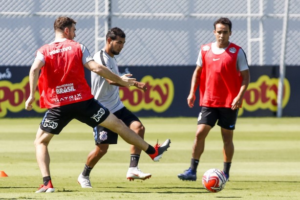 Boselli, Sornoza e Jadson no treinamento de hoje no CT