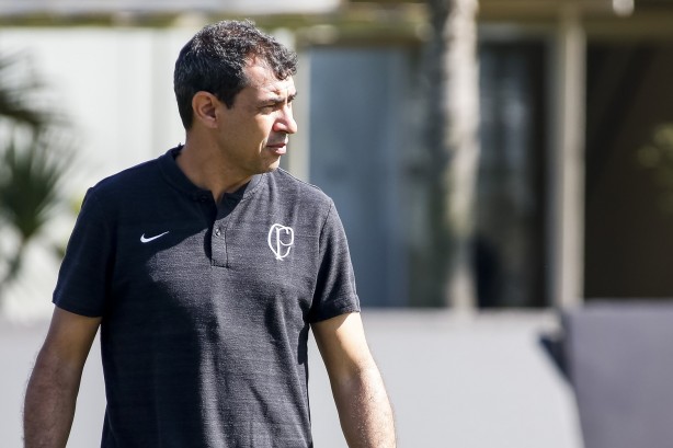 Carille treina a equipe para encarar o RB Brasil, pelo Campeonato Paulista