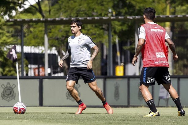 Fagner no treinamento para enfrentar o RB Brasil pelo Paulistão
