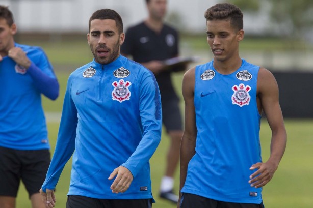 Gabriel e Pedrinho durante treinamento no CT Joaquim Grava
