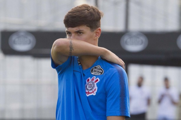 Garoto Mateus Vital treina para encarar o RB Brasil, pelo Campeonato Paulista