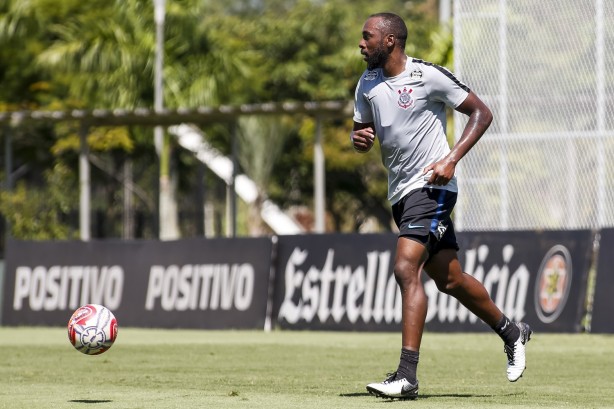 Henrique e Ralf durante o treinamento de hoje no CT Joaquim Grava