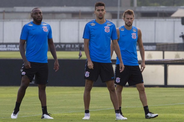 Manoel, Léo Santos e Henrique no treino de hoje no CT
