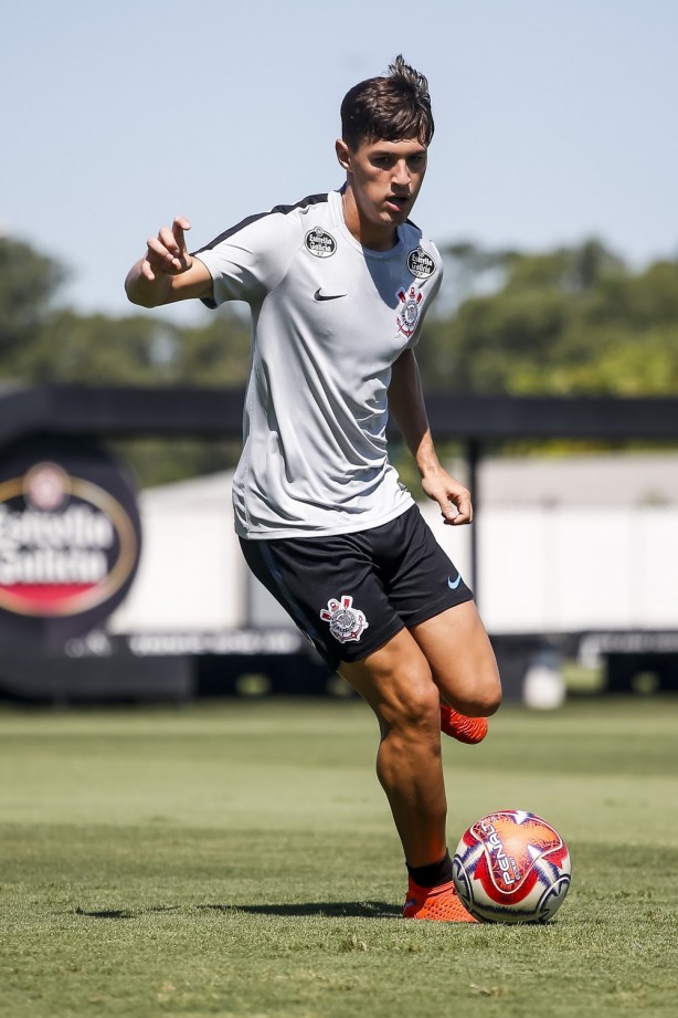 Mateus Vital treina para enfrentar o RB Brasil pelo Campeonato Paulista