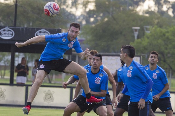 Mauro Boselli no treinamento de hoje no CT; Timão encara o RB Brasil, na quarta-feira