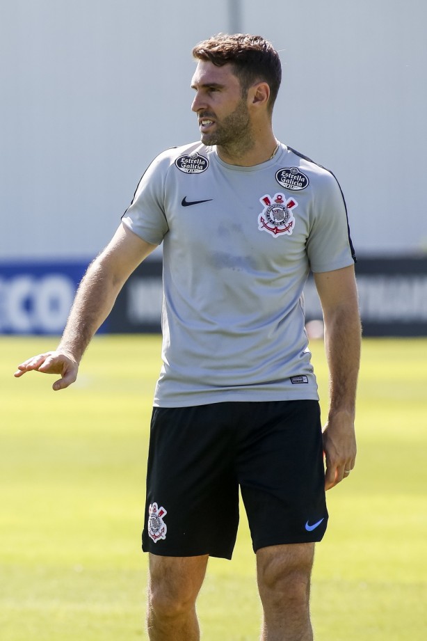 Mauro Boselli treina no CT e pode ser titular diante o RB Brasil