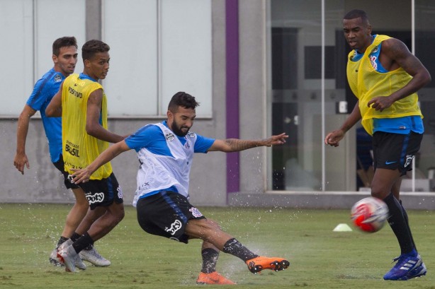 Mosquito, Pedrinho, Clayson e Marllon no treino de hoje no CT