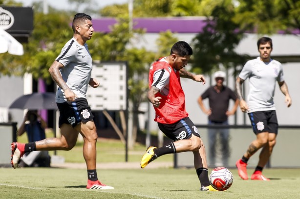 Ralf, Sergio Díaz e Fagner treinam no CT Joaquim Grava