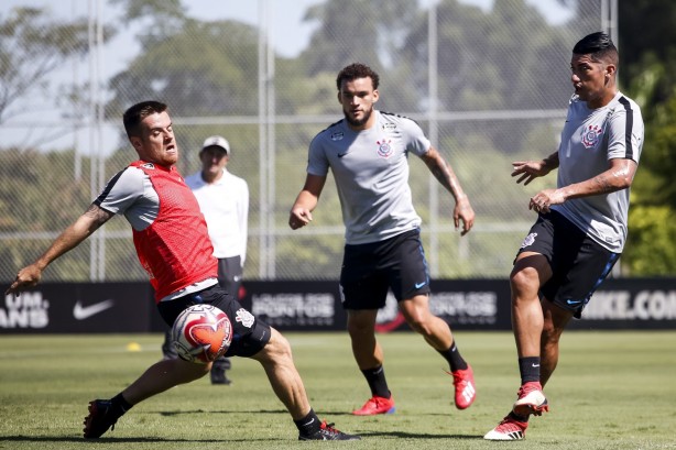 Ramiro, André Luís e Ralf no treinamento de hoje no CT Joaquim Grava