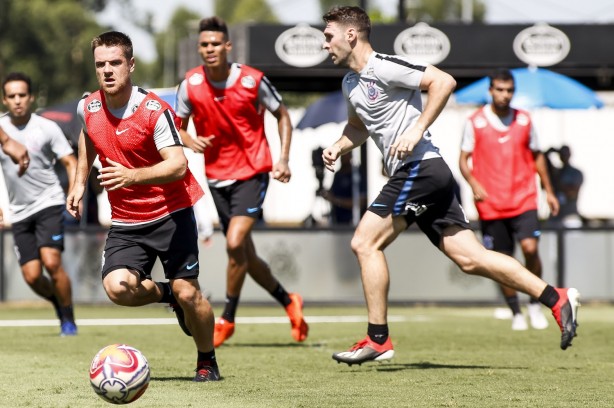 Ramiro e Boselli durante o treinamento de hoje no CT Joaquim Grava