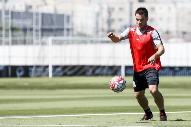 Ramiro no treinamento de hoje no CT Joaquim Grava
