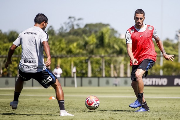Sornoza e Gabriel no treinamento para enfrentar o RB Brasil