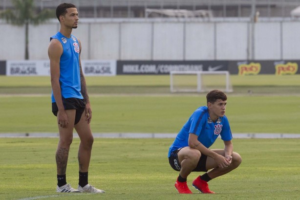 Thiaguinho e Vital treinam no CT Joaquim Grava