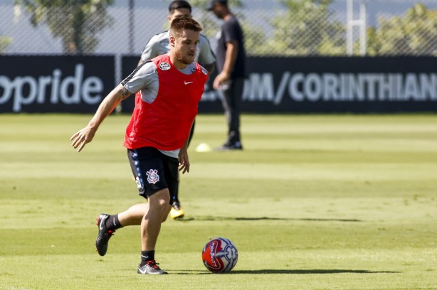 Volante Ramiro no treinamento de hoje no CT Joaquim Grava