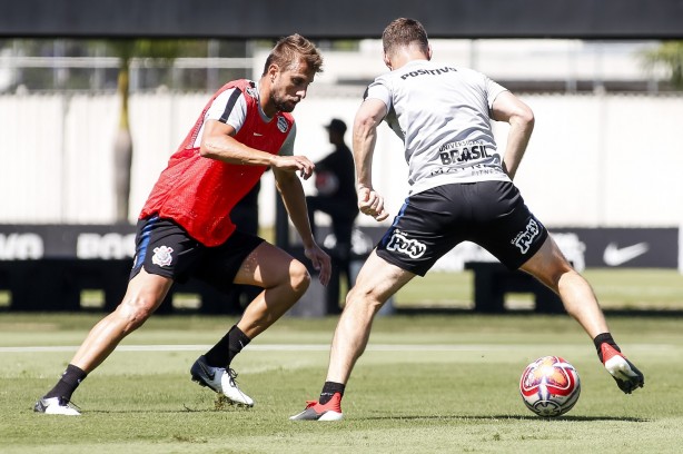Zagueiro Henrique no treinamento de hoje no CT Joaquim Grava