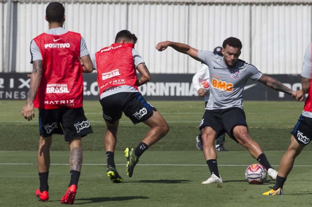 Atacante André Luís treina no CT Joaquim Grava em preparação para o clássico contra o Palmeiras