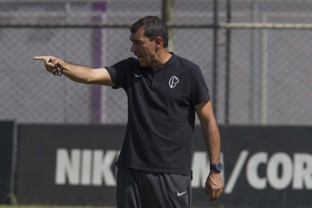Carille prepara a equipe para enfrentar o Palmeiras, no próximo sábado