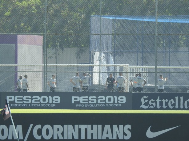 Imprensa só pôde acompanhar trabalho de Carille com prováveis titulares de longe
