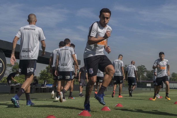 Jadson treina para enfrentar o Palmeiras, pelo Campeonato Paulista 2019