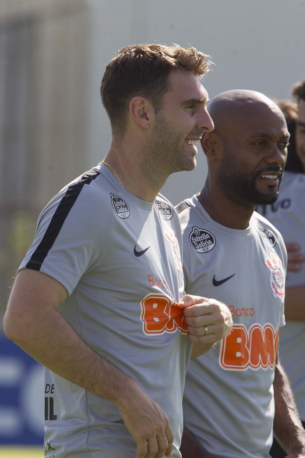 Os atacantes Mauro Boselli e Vagner Love treinam nesta sexta-feira no CT