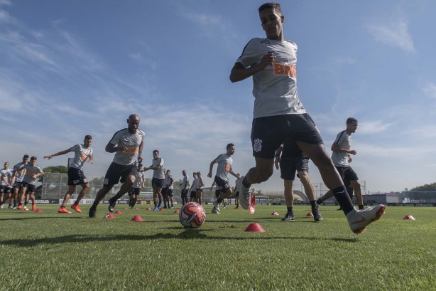 Pedrinho no treino desta sexta-feira no CT; Timão treina para enfrentar o Palmeiras no CT