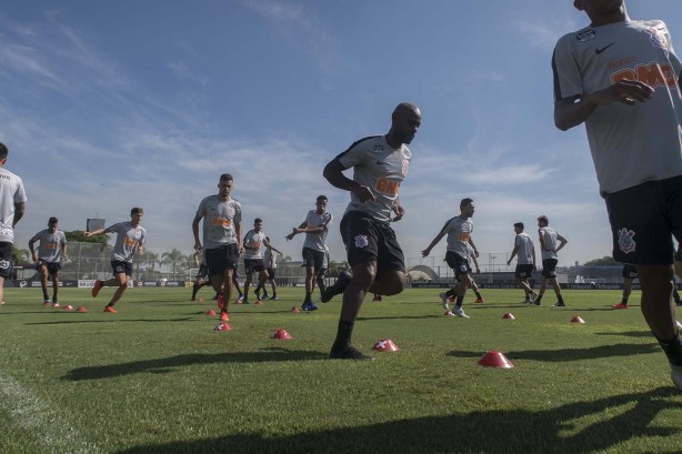 Vagner Love no treinamento de hoje no CT Joaquim Grava; jogador vai para o Dérbi, neste sábado