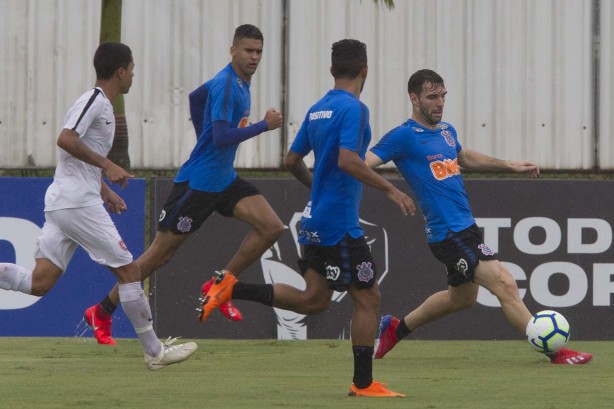 Boselli deu o passe para o gol de Vagner Love no jogo-treino contra o Desportivo Brasil
