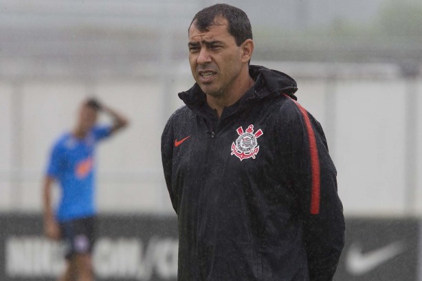 Fábio Carille no jogo-treino contra o Desportivo Brasil, no CT Joaquim Grava