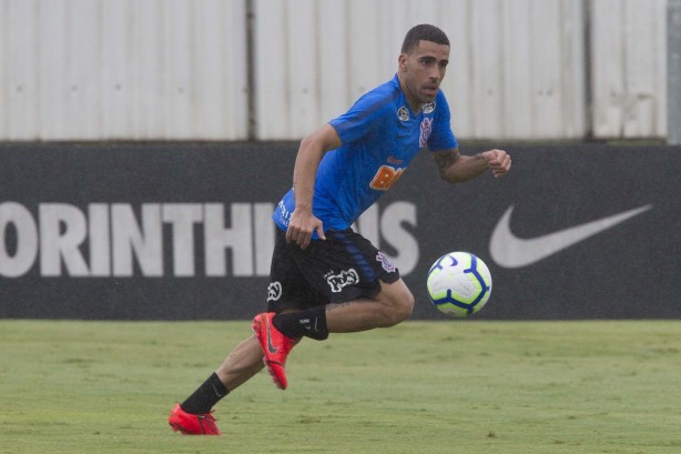 Gabriel no jogo-treino contra o Desportivo Brasil, no CT Joaquim Grava