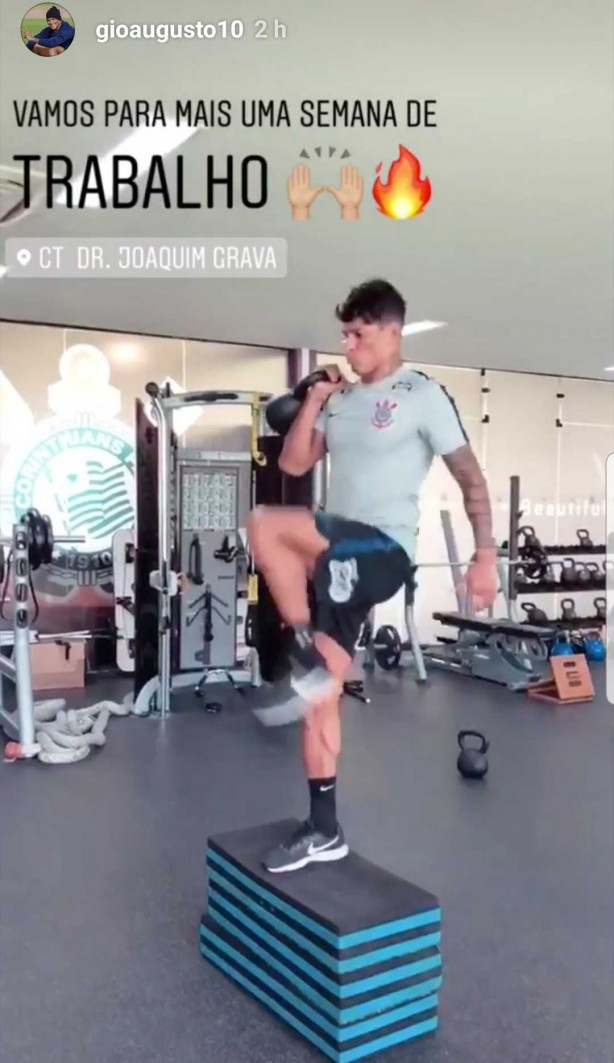 Giovanni Augusto mantém forma física no Corinthians; entenda situação do meia