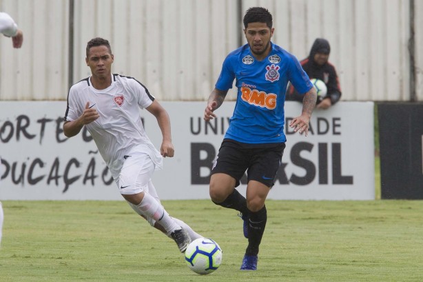 Sergio Díaz no CT em jogo-treino contra o Desportivo Brasil