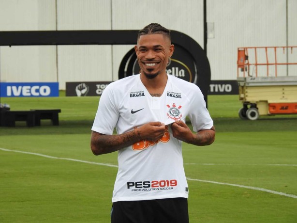 Apresentação oficial do volante Júnior Urso como jogador do Corinthians
