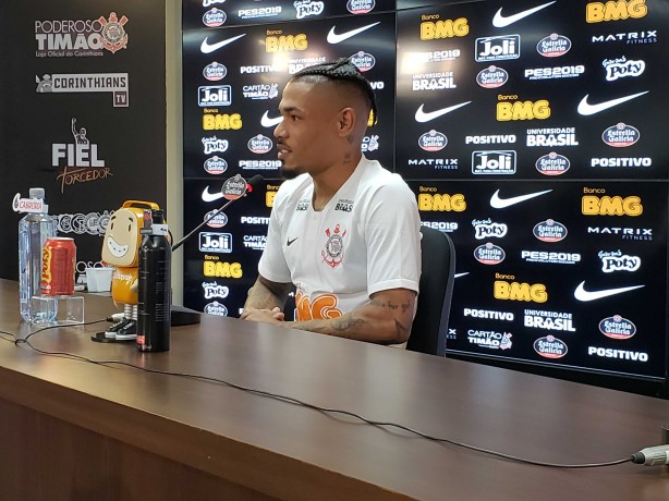 Junior Urso concede entrevista no CT Joaquim Grava