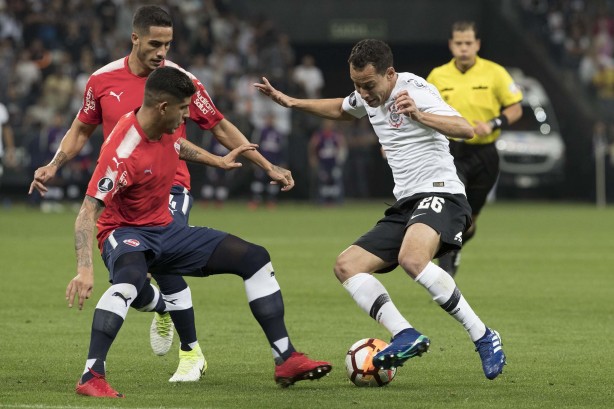 Victor Carrillo (PER) apitou Corinthians 1x2 Independiente-ARG na Arena Corinthians, em 2018