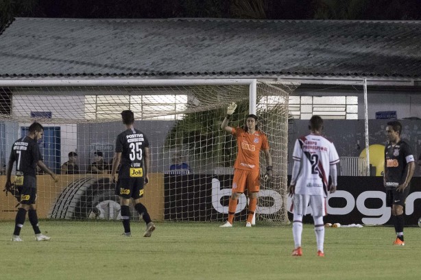 Cássio durante jogo contra o Ferroviário, pela Copa do Brasil