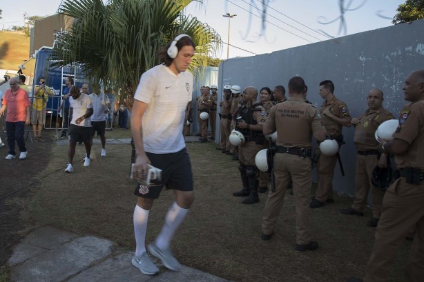 Goleiro Cássio na chegada ao estádio do Café, para jogo contra o Ferroviário-CE