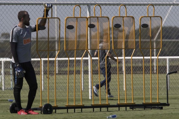 Goleiro Walter treina para jogo contra o Novorizontino, pelo Campeonato Paulista