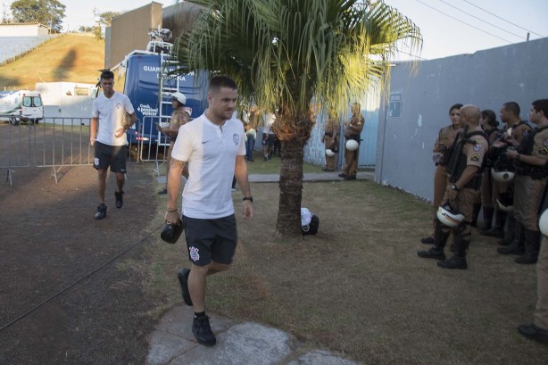 Ramiro chega ao estádio para jogo contra o Ferroviário-CE