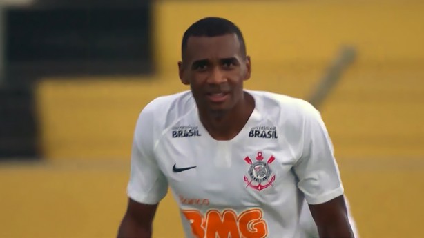 Seguro, Marllon foi um dos bons destaques do Timão no primeiro tempo