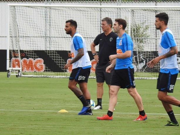 Boselli trabalhou com os demais jogadores do elenco; argentino deve ganhar chance em Ribeiro