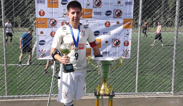 Rogerinho é símbolo do time de futebol de amputados do Corinthians
