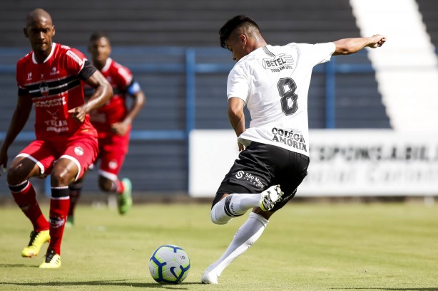 Roni atuando na partida contra o River-PI, pela Copa do Brasil Sub-20