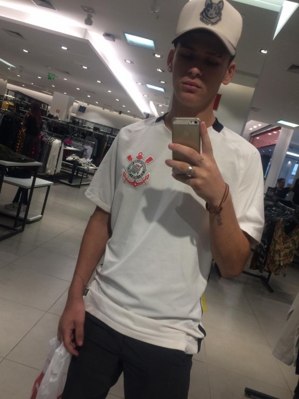 Adolescente Cleison se diz fanático pelo Corinthians