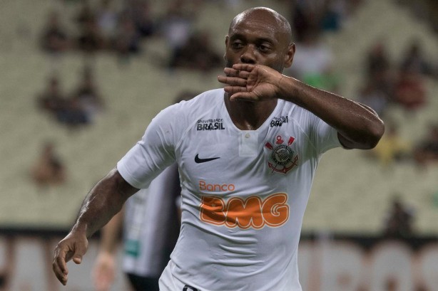 Love comemorando seu gol contra o Ceará, pela Copa do Brasil