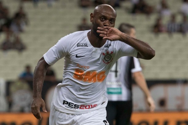 Pela Copa do Brasil, Vagner Love foi titular e anotou contra o Ceará